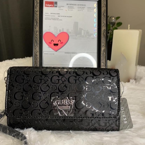 Guess Crossbody - Picture 2 of 5